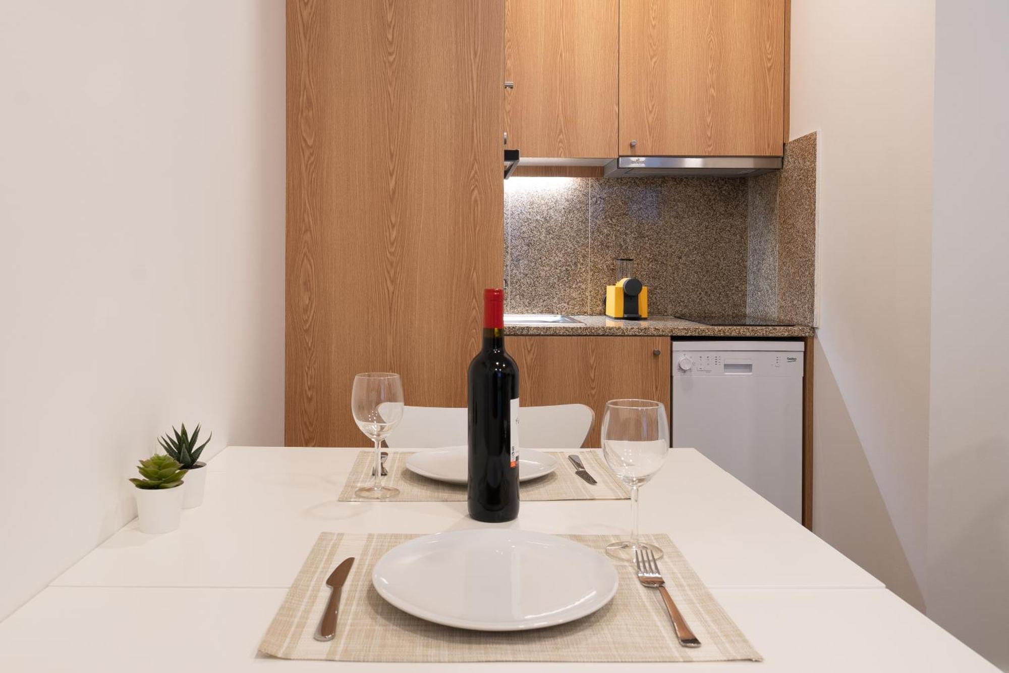 Host Wise - Modern Studios With Terrace - Walk Everywhere بورتو الغرفة الصورة