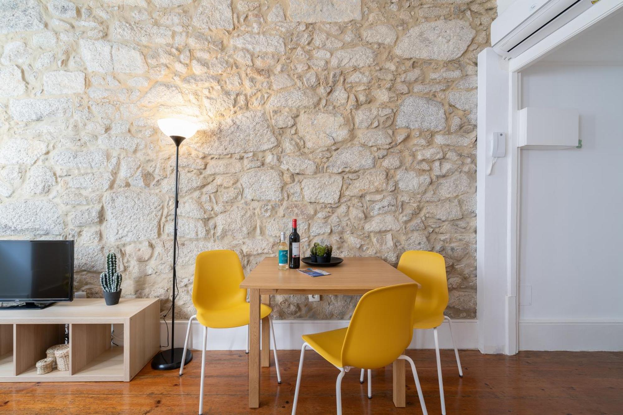 Host Wise - Modern Studios With Terrace - Walk Everywhere بورتو الغرفة الصورة